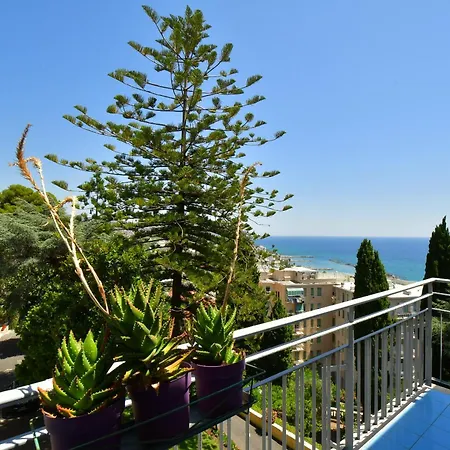 Attico Gabriella, Mare, Verde, Sole E Tranquillita Apartmán